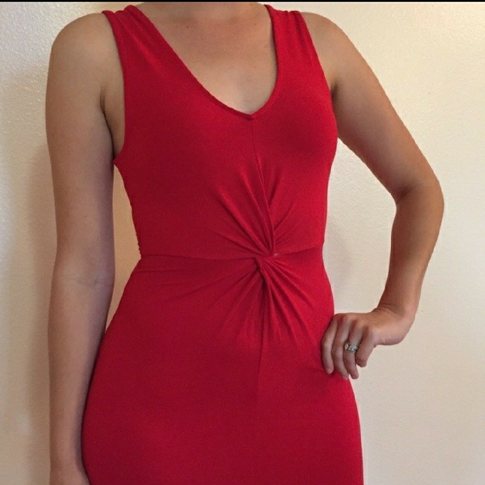 RED DRESS TWIST FRONT